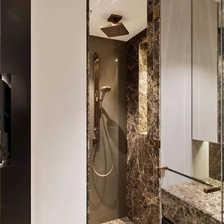 Elegant Living In The Heart Of Amsterdam